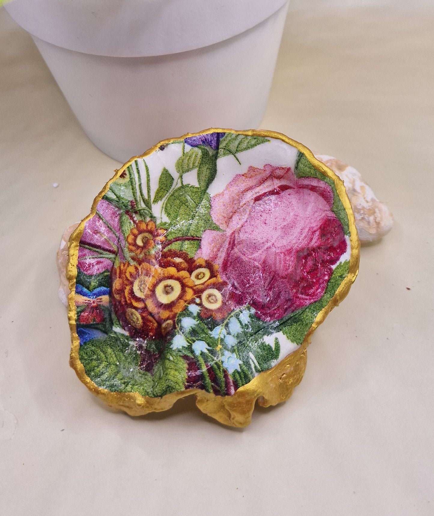 BMO-022  Chatsworth Pink Flower Oyster Shell Trinket Dish