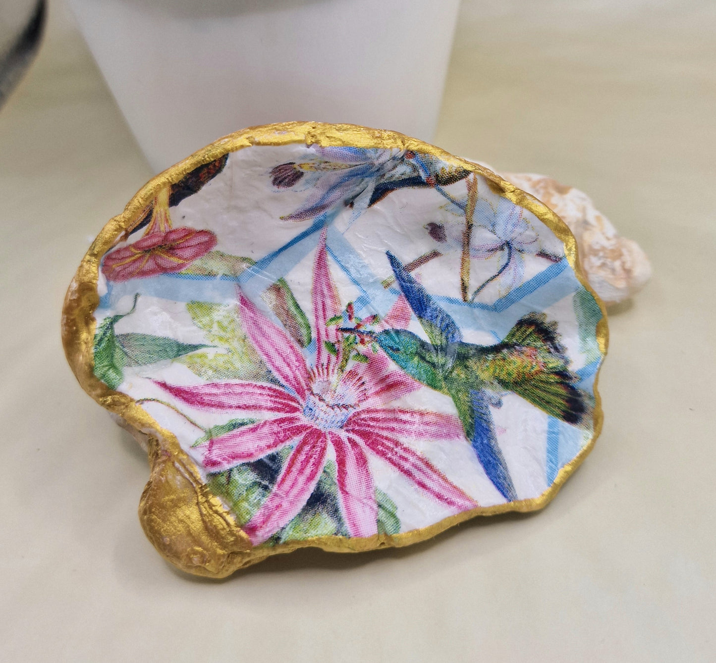BMO-029  Pink Flower Hummingbird Oyster Shell Trinket Dish