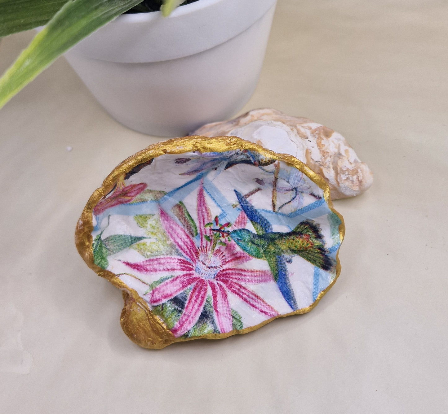 BMO-029  Pink Flower Hummingbird Oyster Shell Trinket Dish