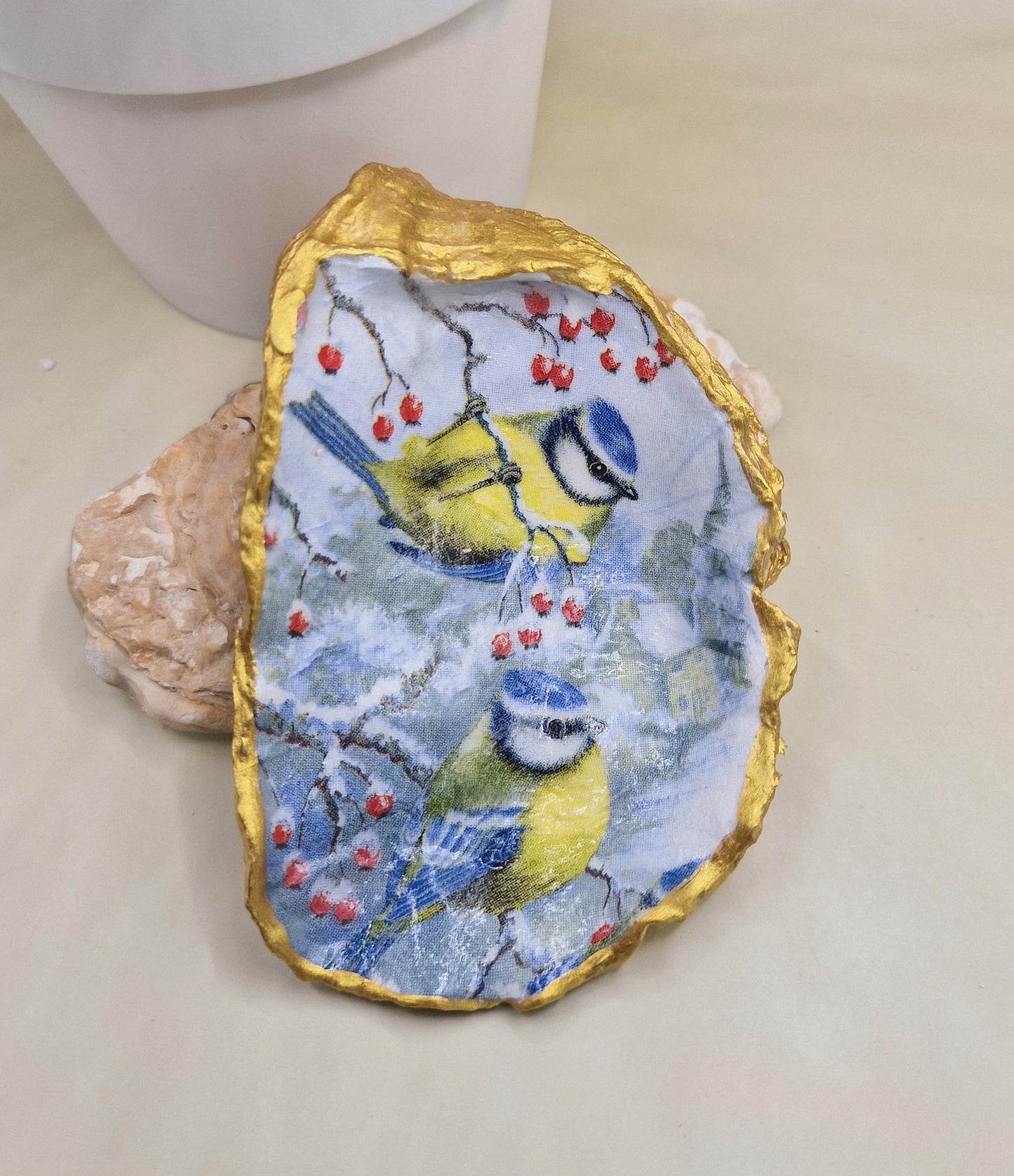 BMO-031  Snow Berry Blue Tit Oyster Shell Trinket Dish