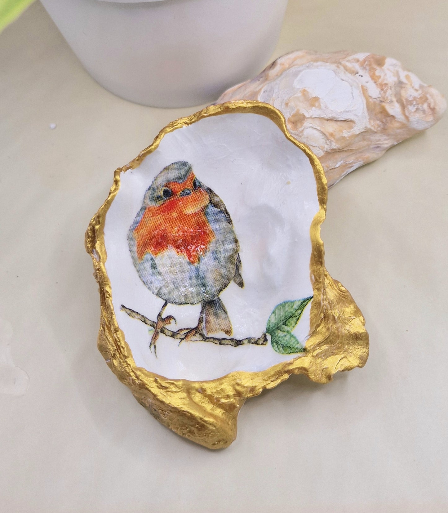 BMO-036  Robin Redbreast Oyster Shell Trinket Dish