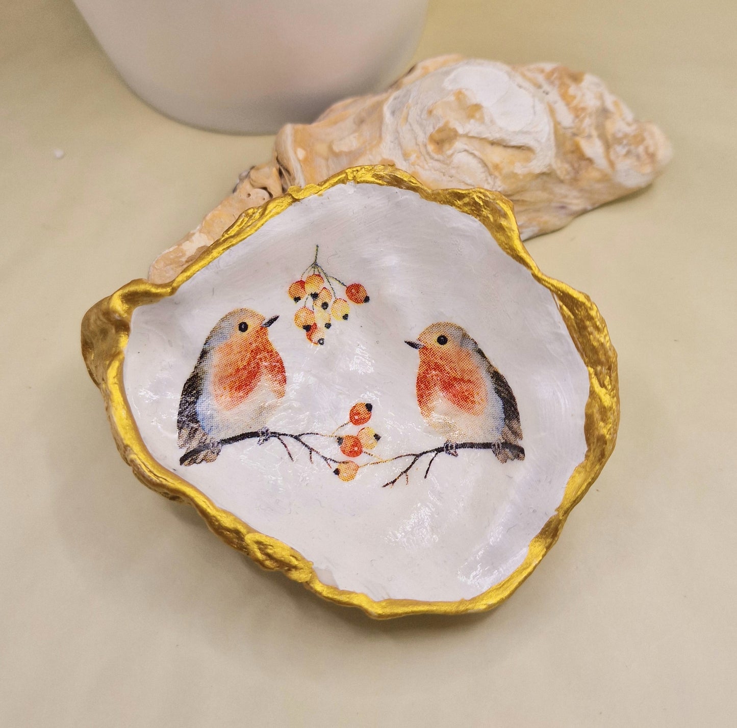 BMO-034  Robin Redbreast Duo Oyster Shell Trinket Dish