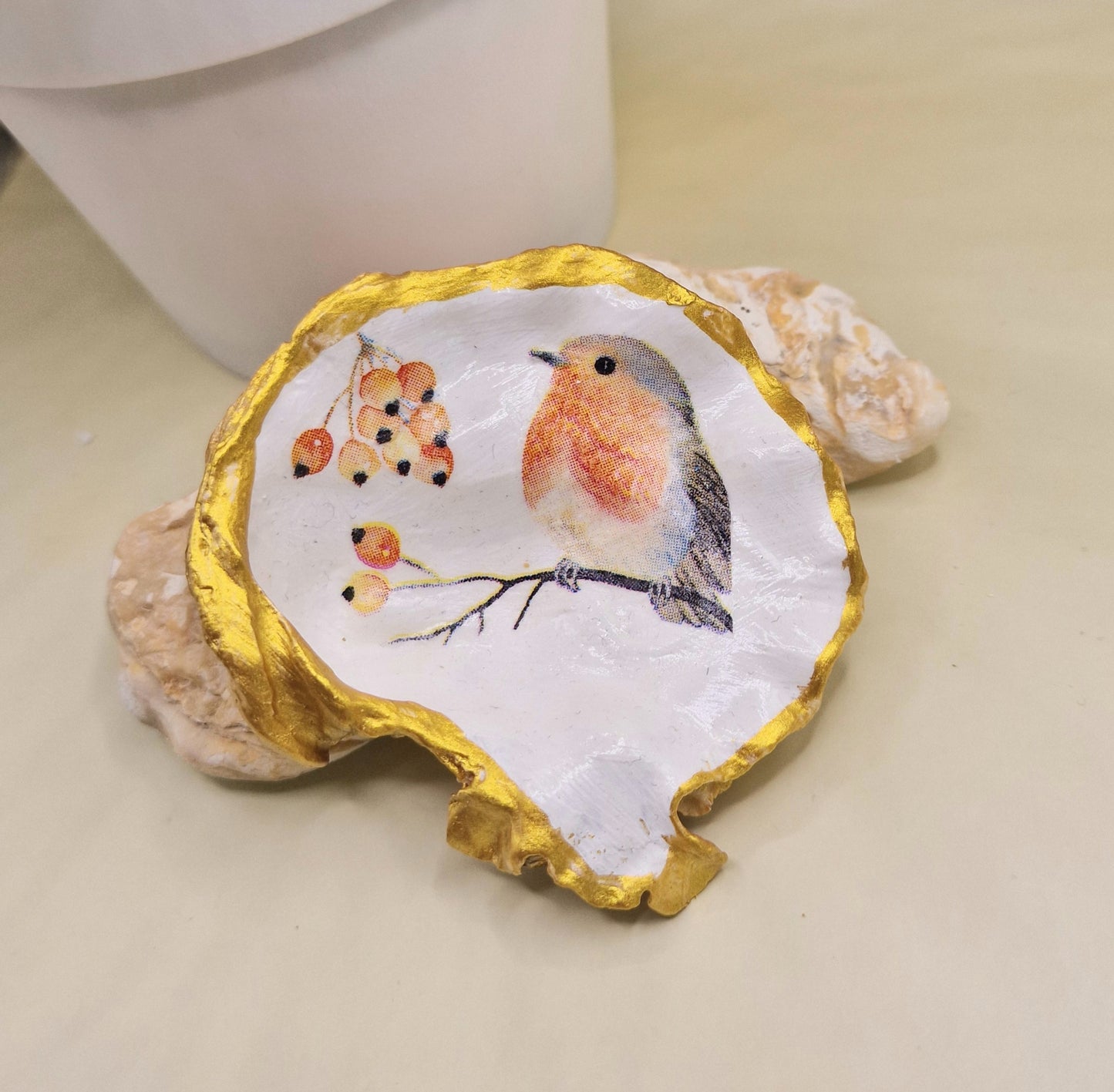 BMO-035  Robin Redbreast Oyster Shell Trinket Dish