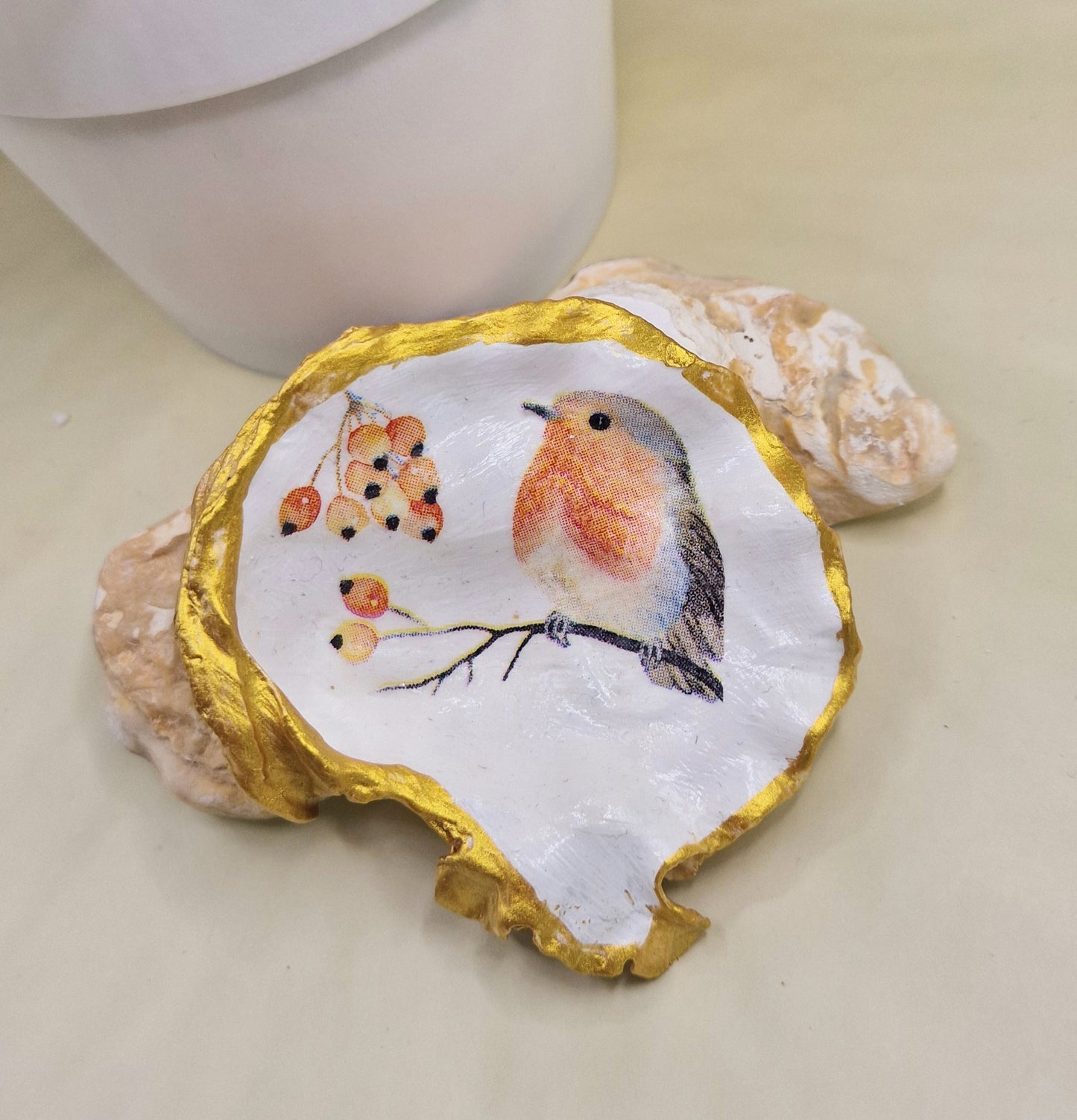 BMO-035  Robin Redbreast Oyster Shell Trinket Dish