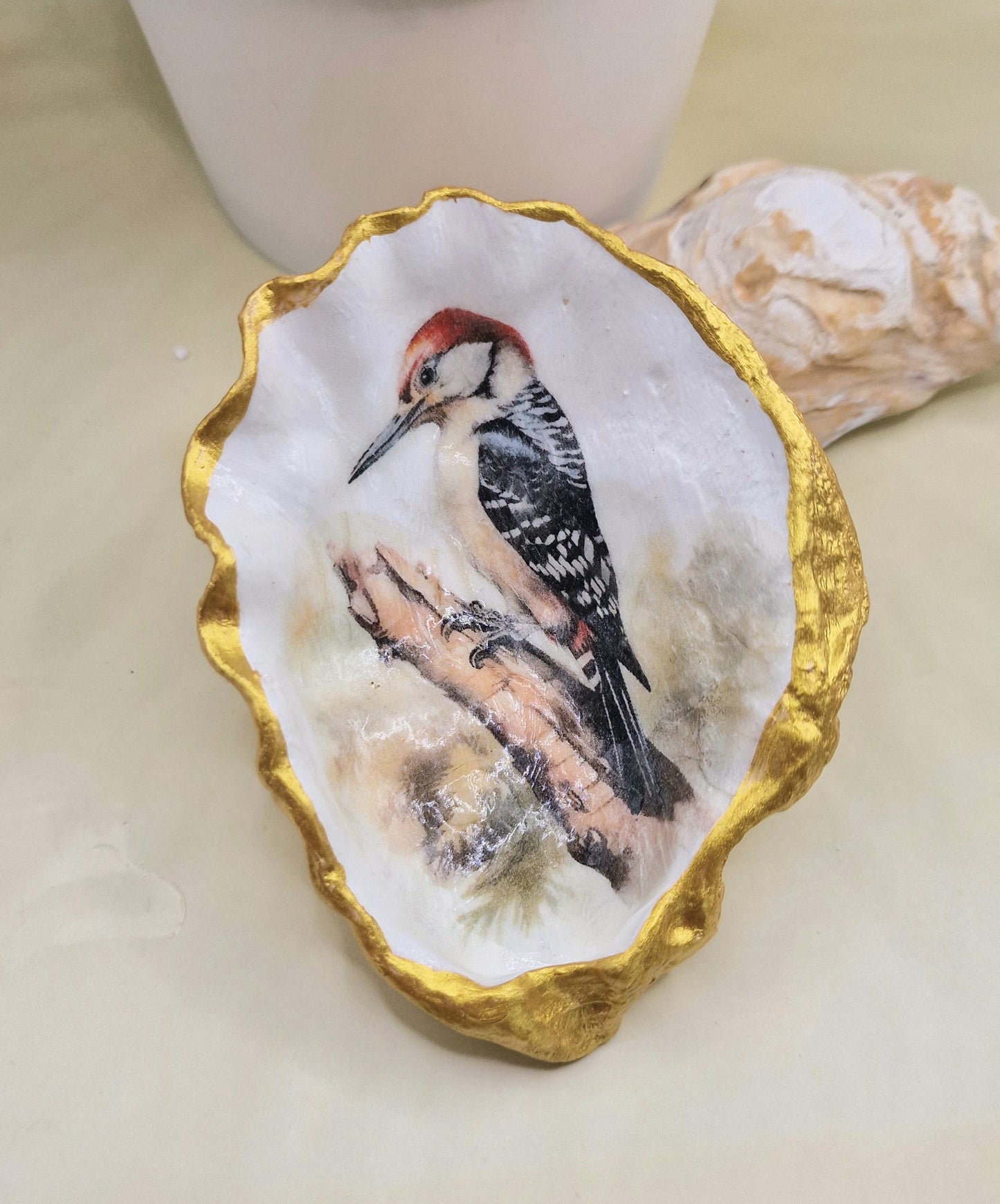 BMO-032  Woodpecker Bird Oyster Shell Trinket Dish Gift