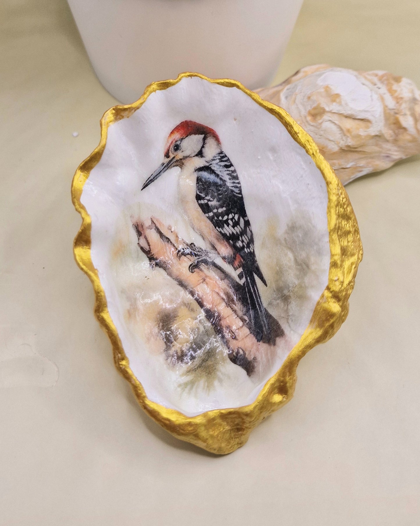 BMO-032  Woodpecker Bird Oyster Shell Trinket Dish Gift