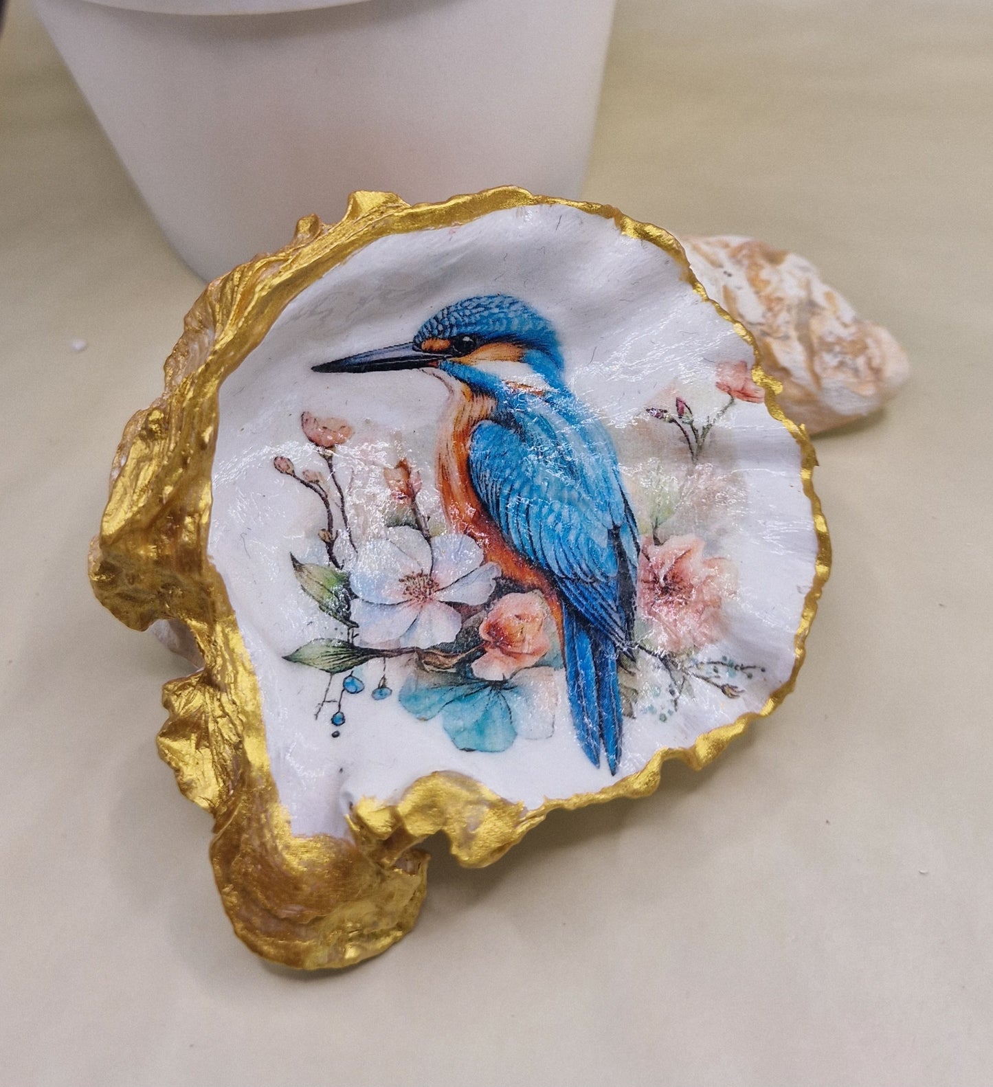 BMO-056  Kingfisher Bird Oyster Shell Trinket Dish