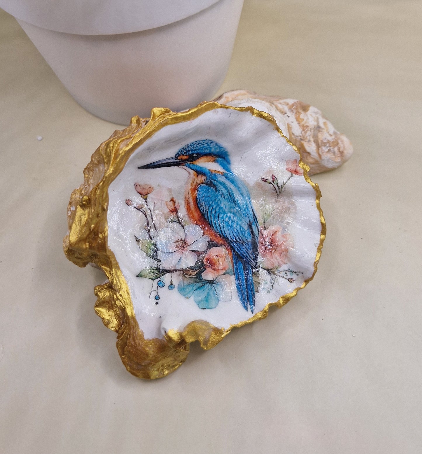 BMO-056  Kingfisher Bird Oyster Shell Trinket Dish