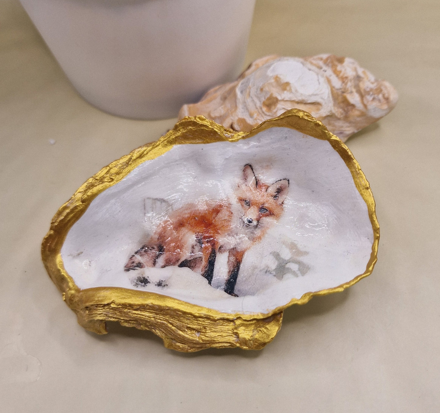 BMO-041  Fox in Snow Oyster Shell Trinket Dish