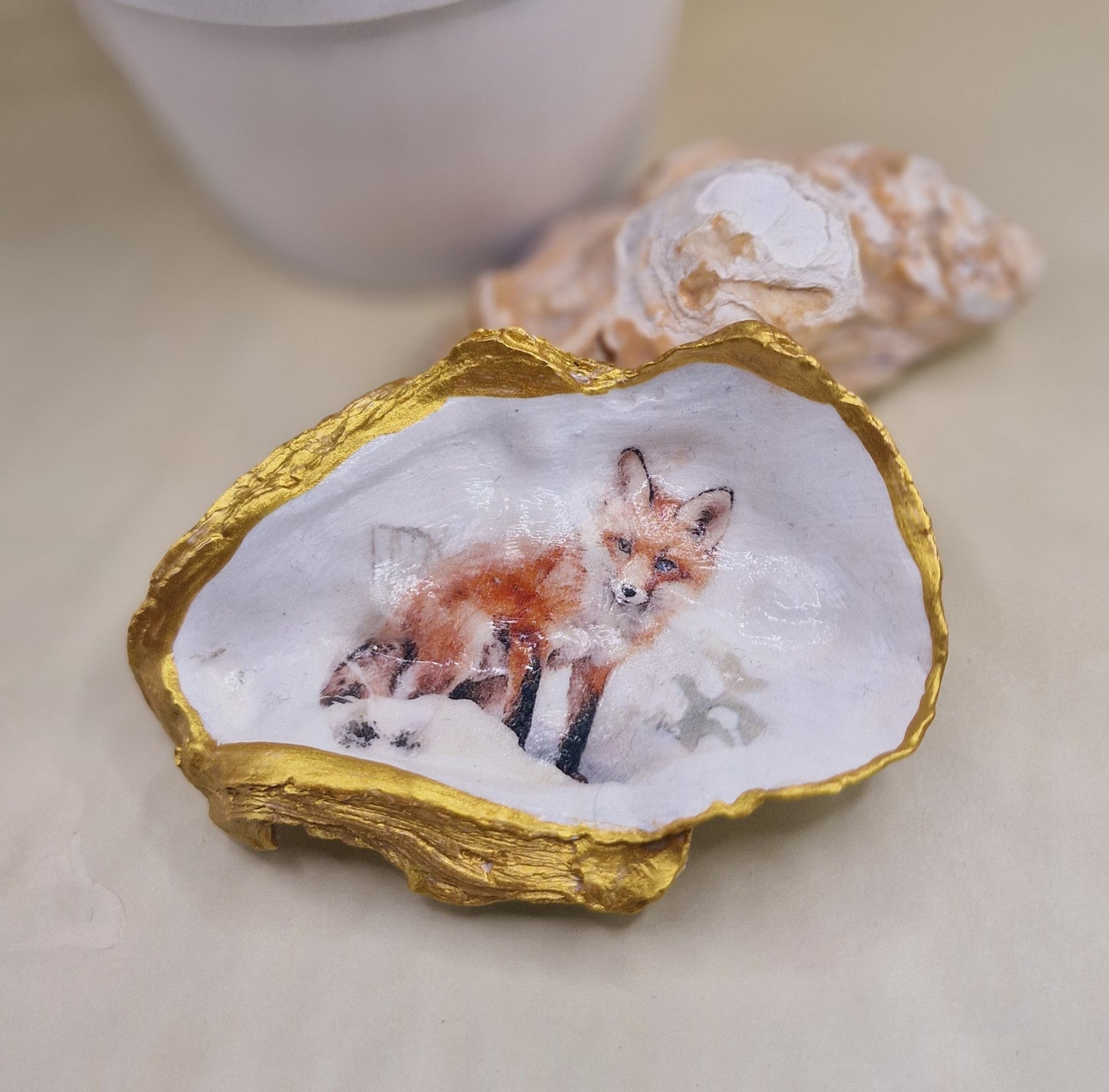 BMO-041  Fox in Snow Oyster Shell Trinket Dish