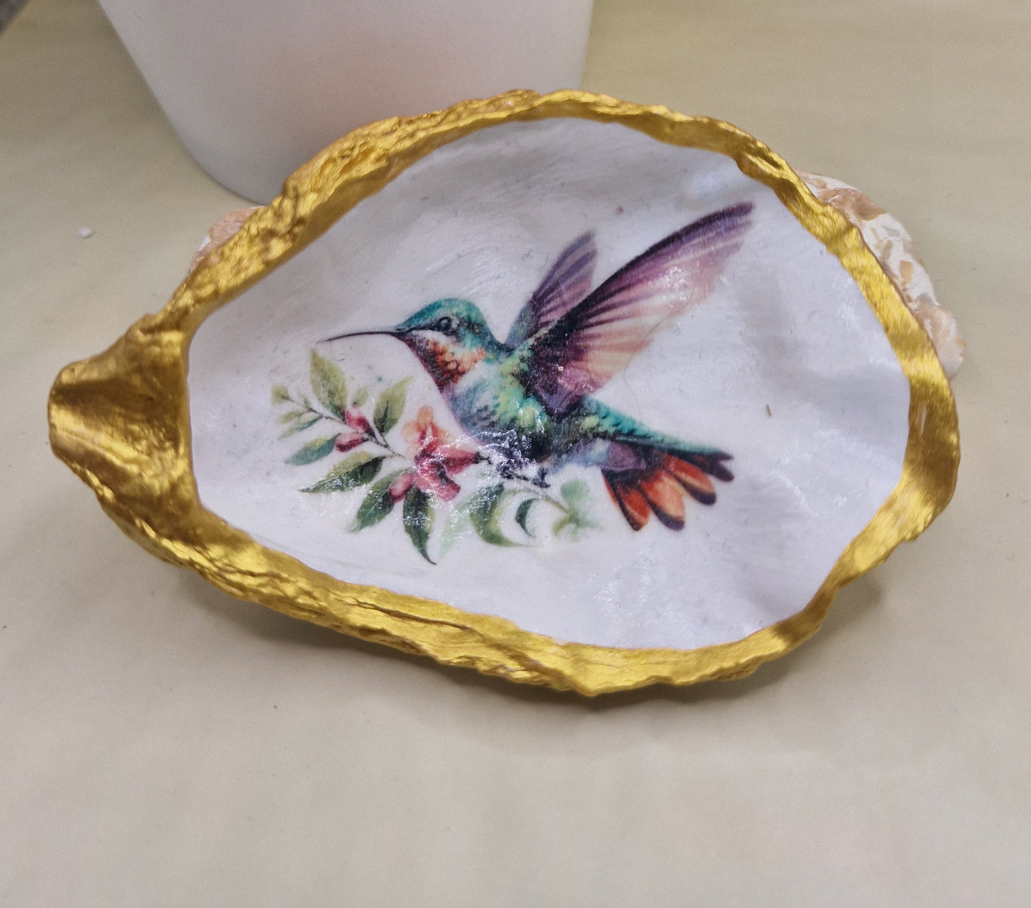 BMO-052  Hummingbird Oyster Shell Trinket Dish