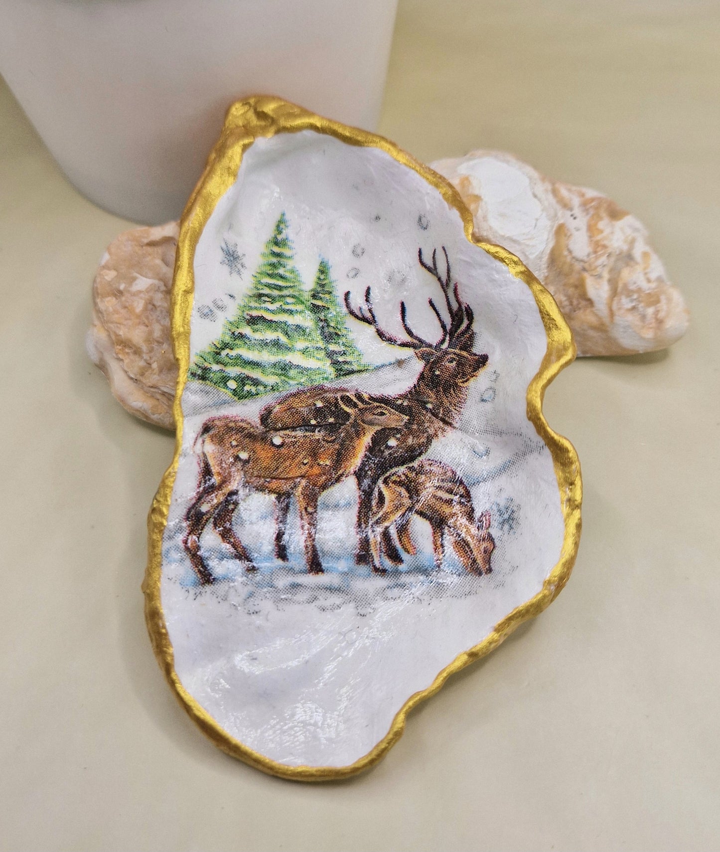 BMO-042  Winter Deer Stag Oyster Shell Trinket Dish
