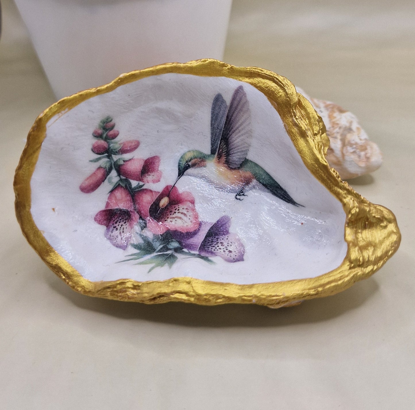 BMO-053  Hummingbird Lupin Oyster Shell Trinket Dish