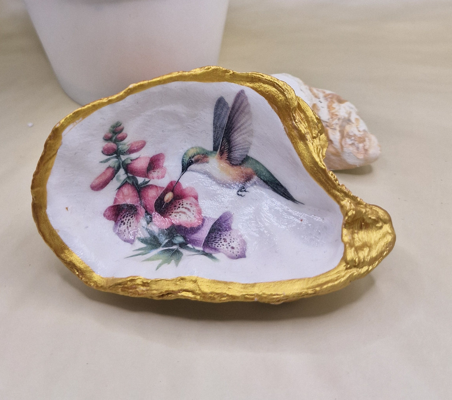 BMO-053  Hummingbird Lupin Oyster Shell Trinket Dish