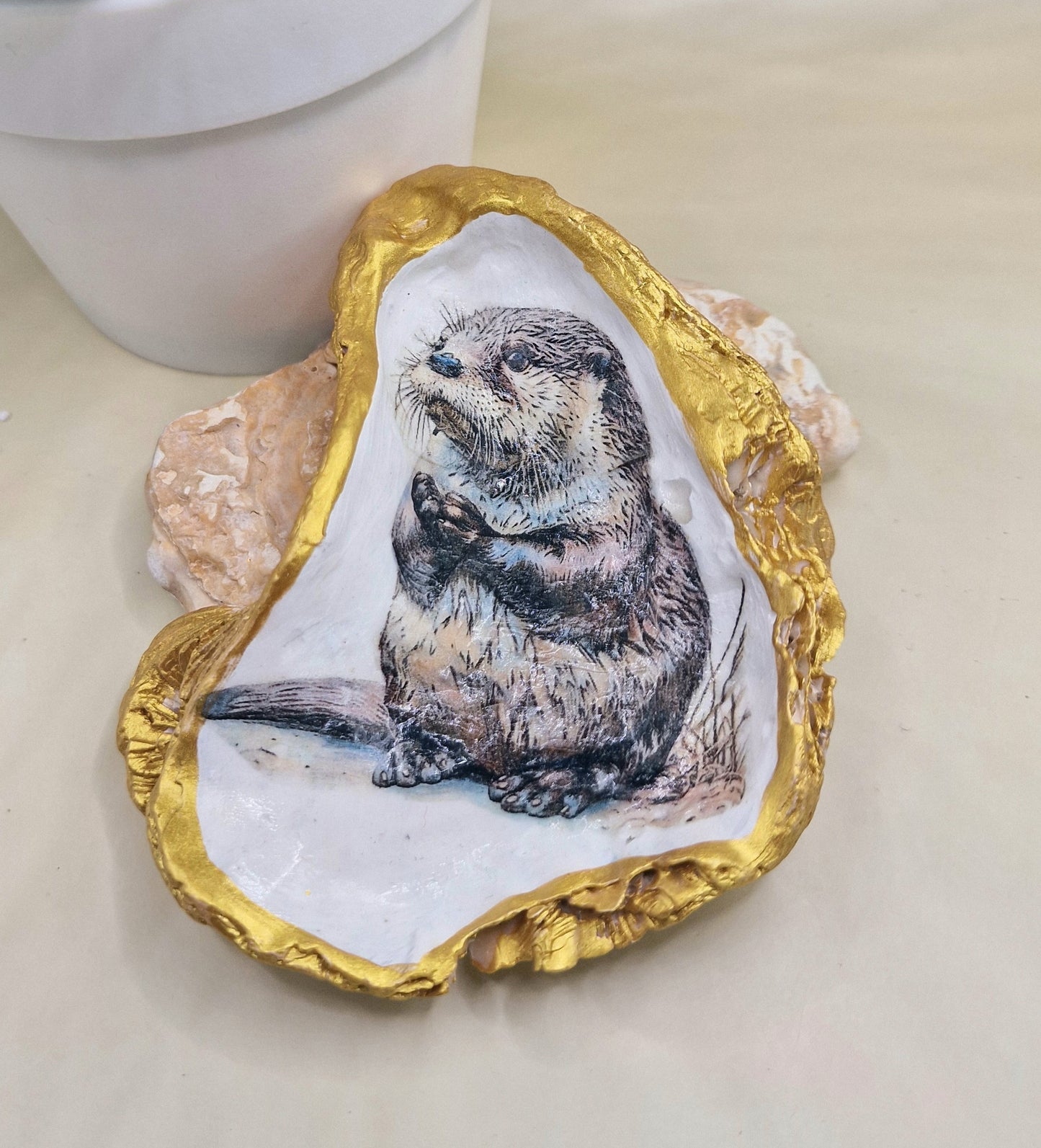 BMO-060  Otter Oyster Shell Trinket Dish