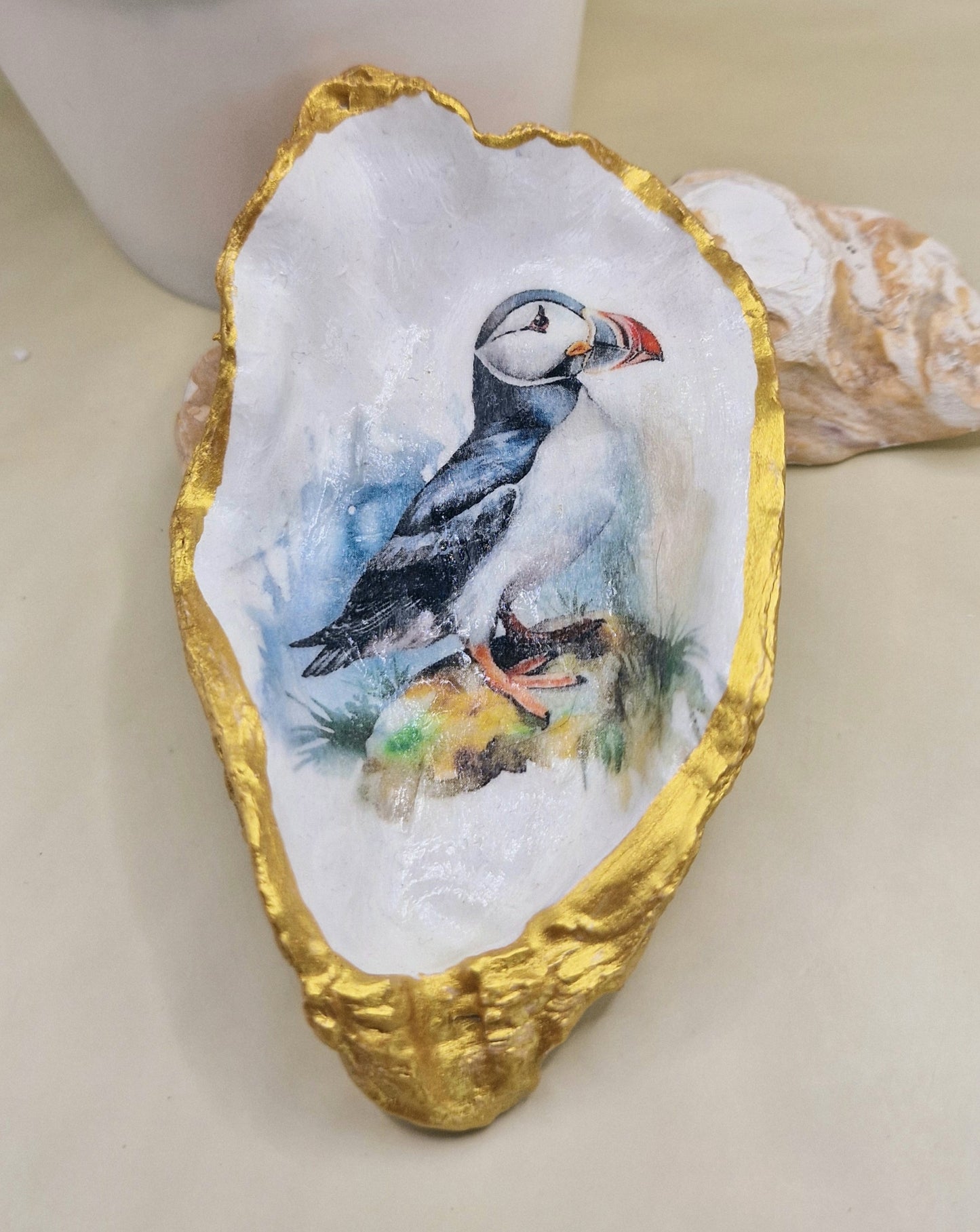 BMO-054  Puffin Rock Bird Oyster Shell Trinket Dish