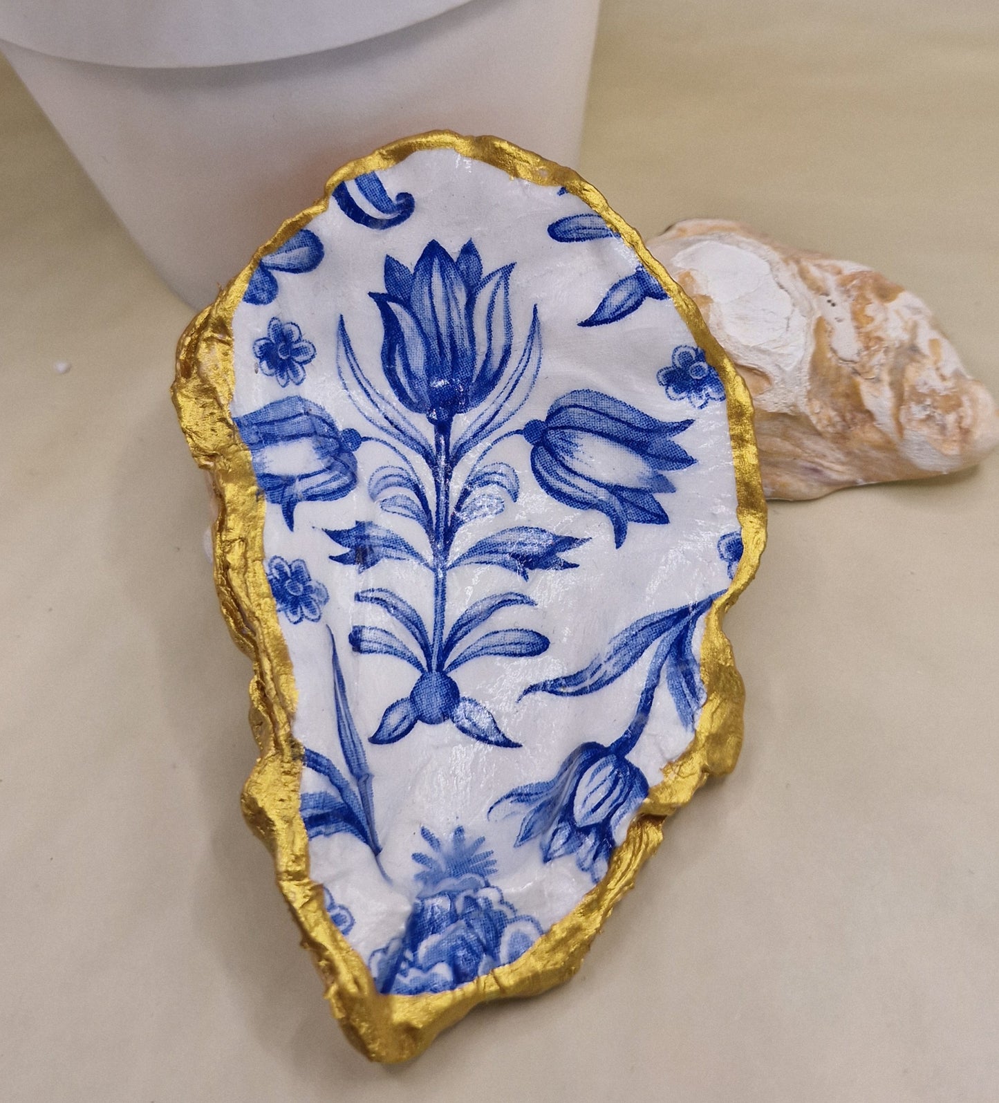 BMO-063  Blue White Tulip Oyster Shell Trinket Dish