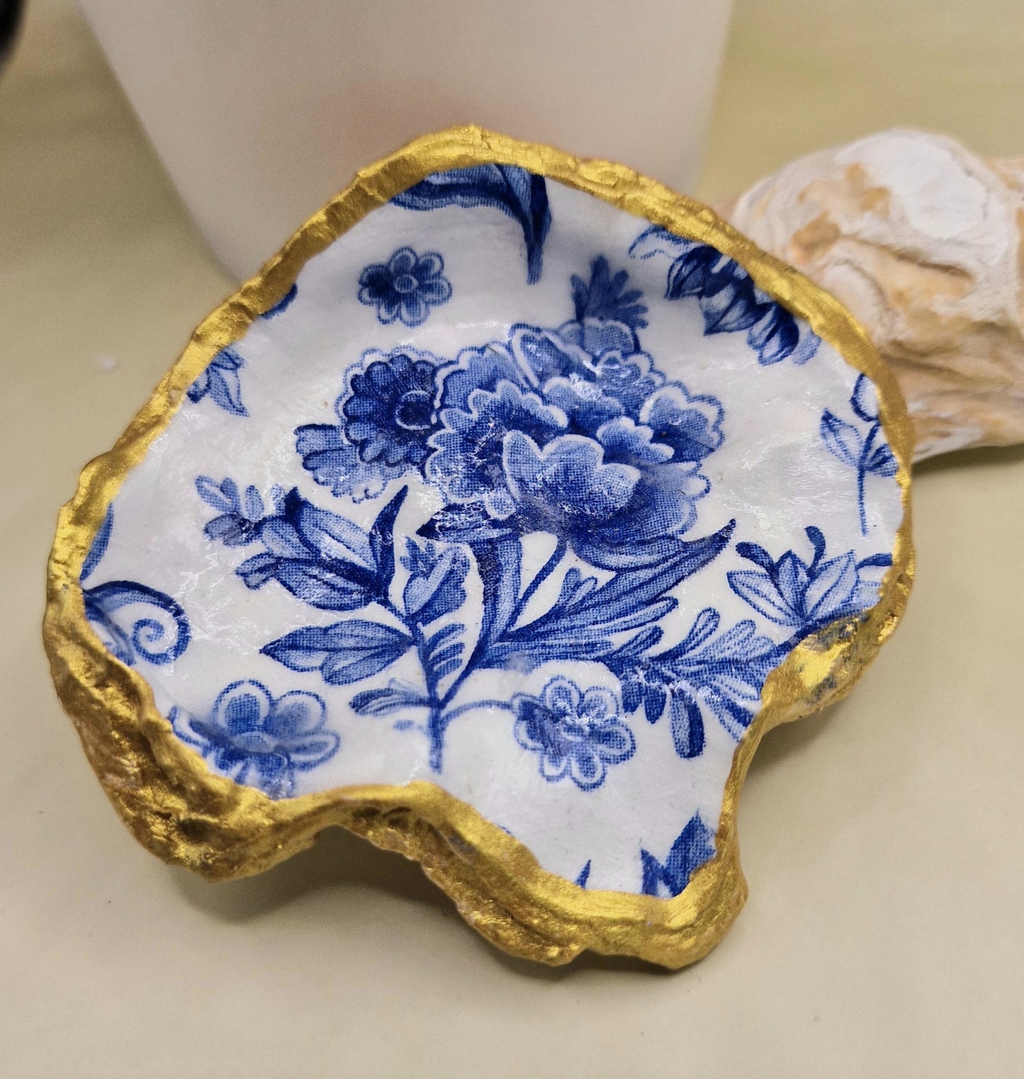 BMO-064  Blue White Flower Oyster Shell Trinket Dish