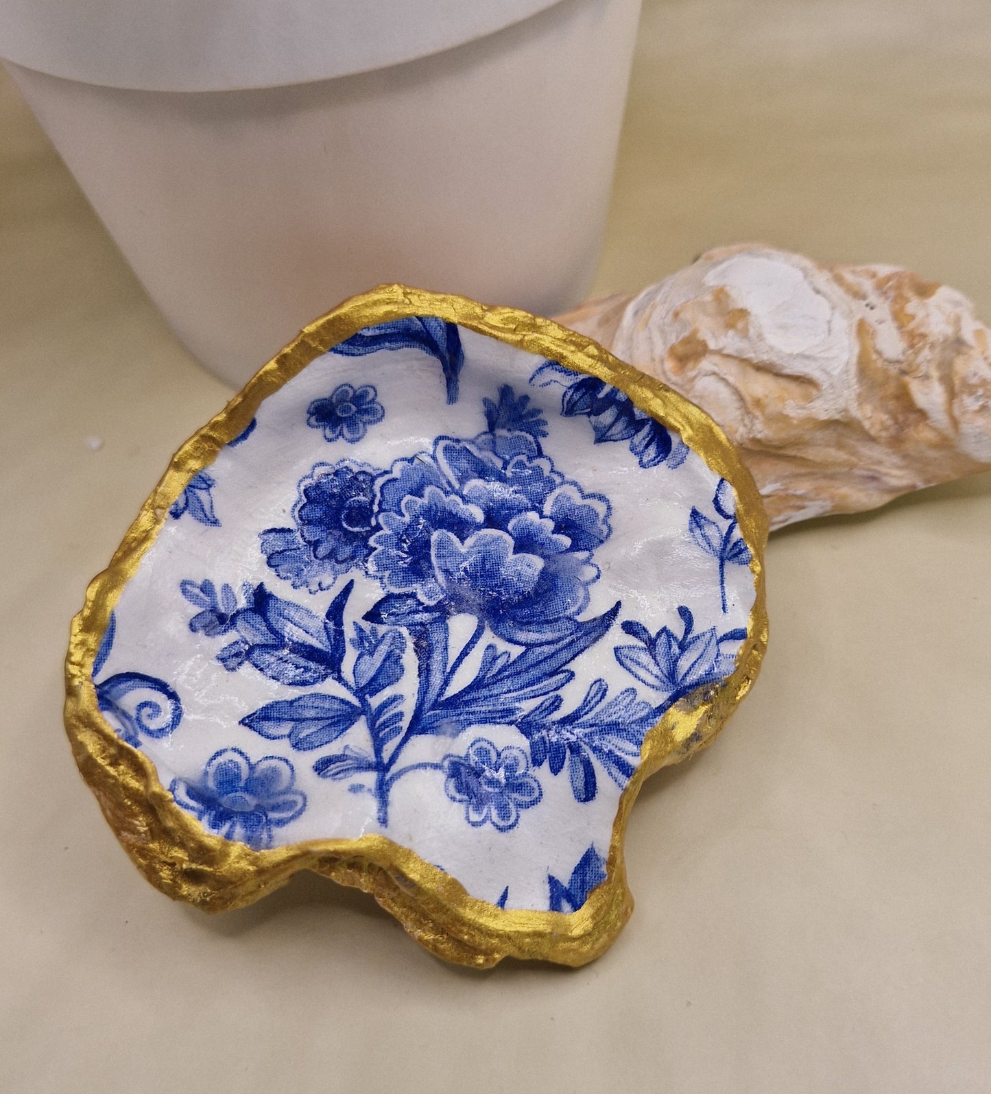 BMO-064  Blue White Flower Oyster Shell Trinket Dish