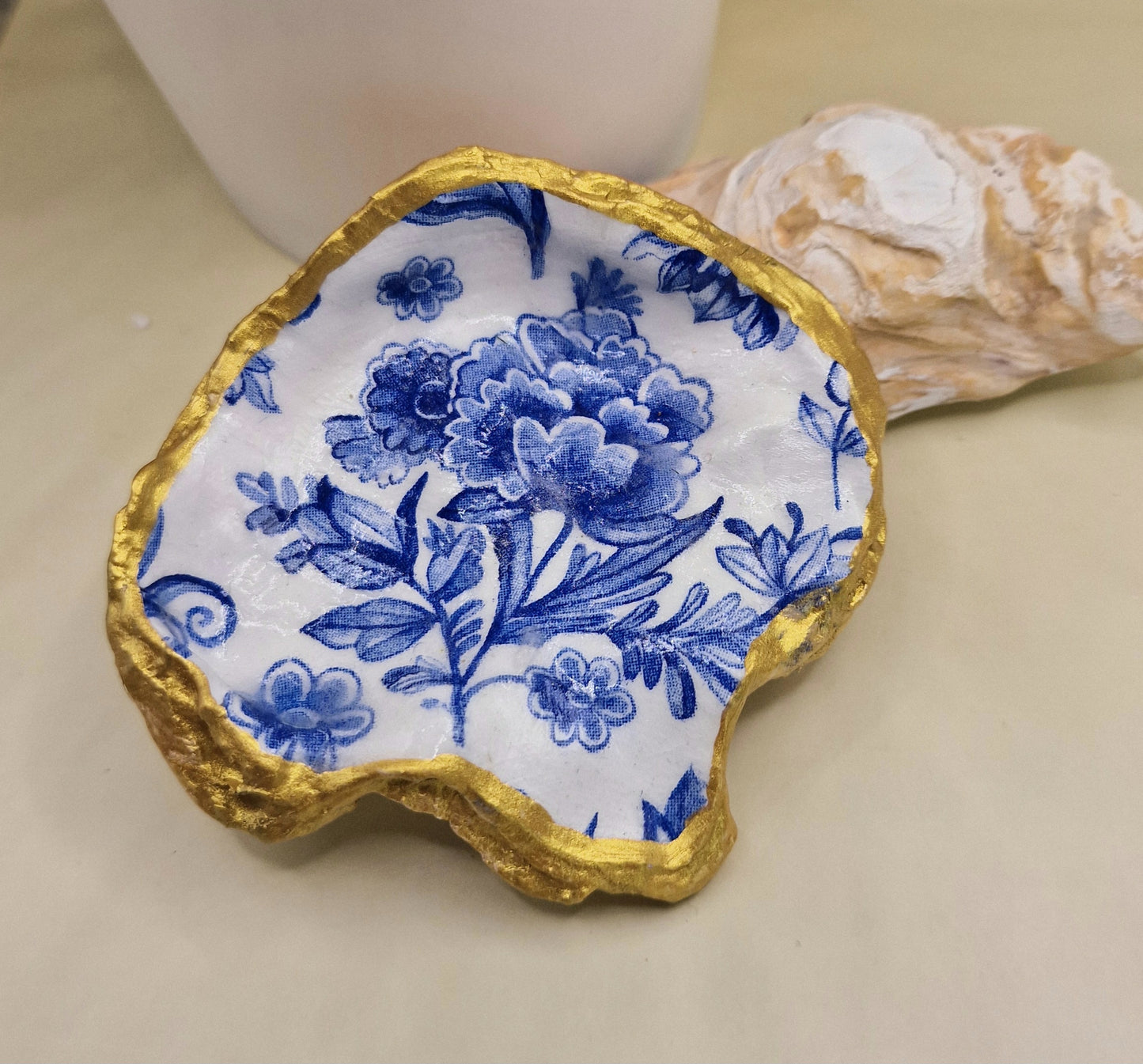 BMO-064  Blue White Flower Oyster Shell Trinket Dish