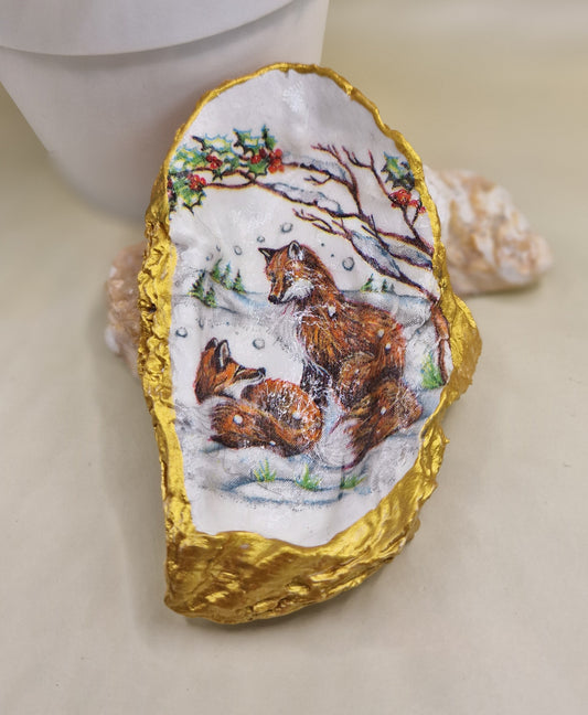 BMO-044  Winter Fox Cubs Oyster Shell Trinket Dish