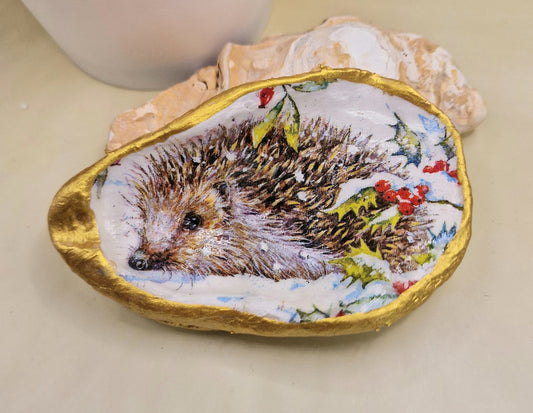 BMO-038  Hedgehog Snow Winter Oyster Shell Trinket Dish