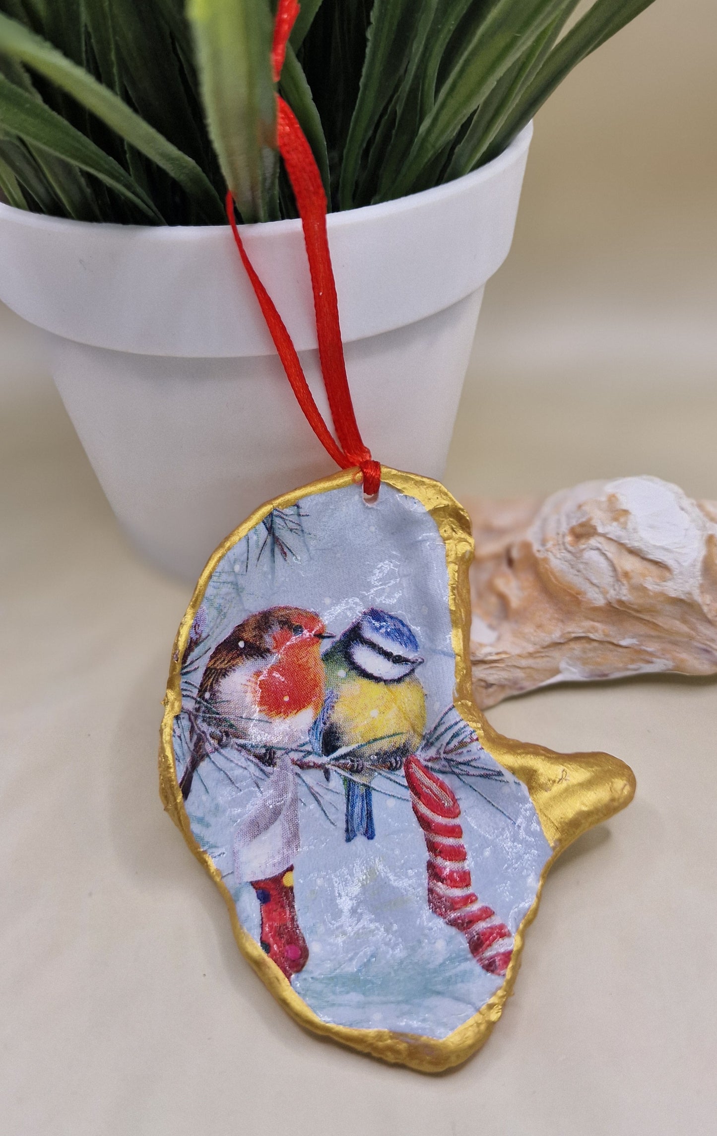 BMO-078  Ornament Robin Blue Tit Stocking Oyster Shell