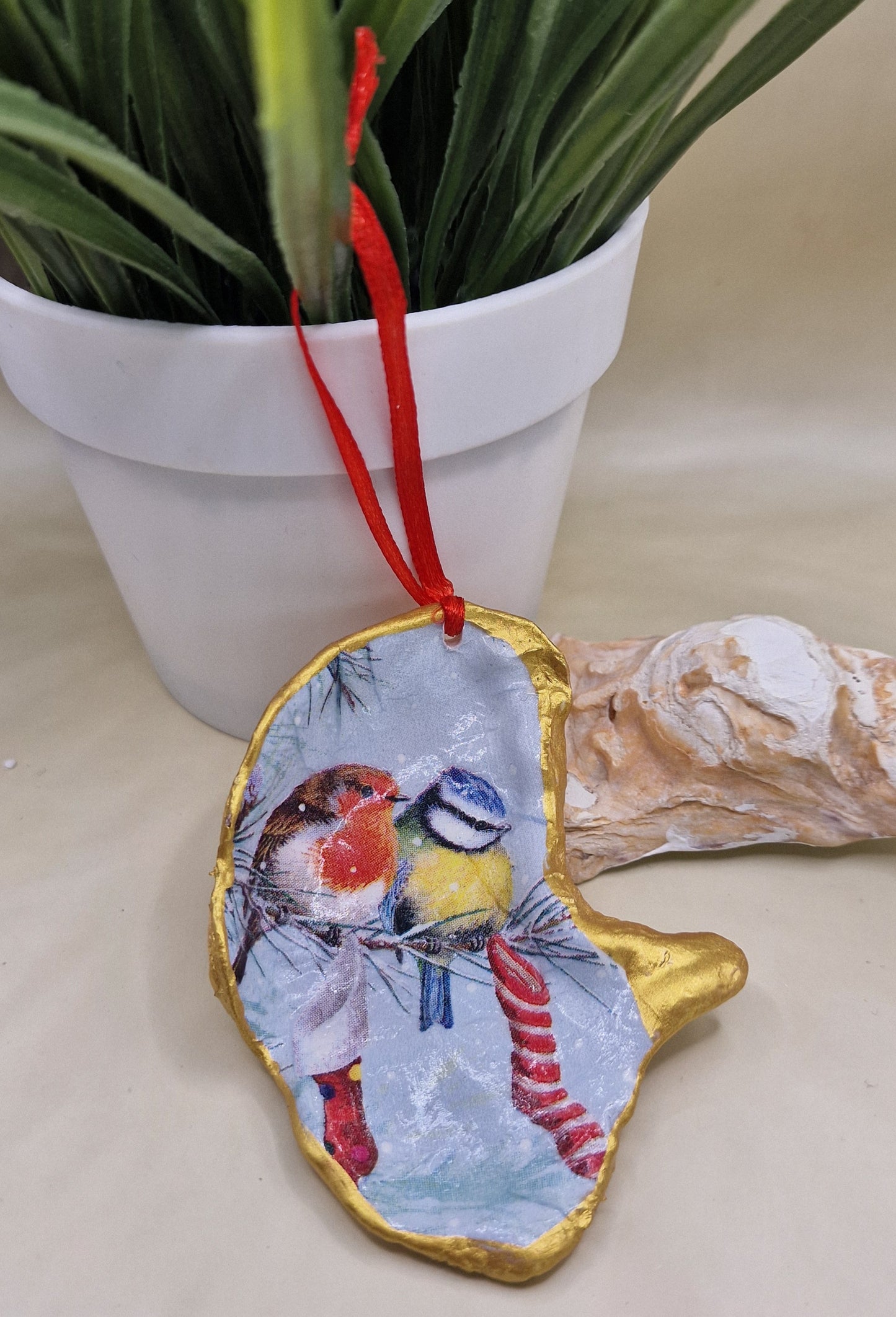 BMO-078  Ornament Robin Blue Tit Stocking Oyster Shell