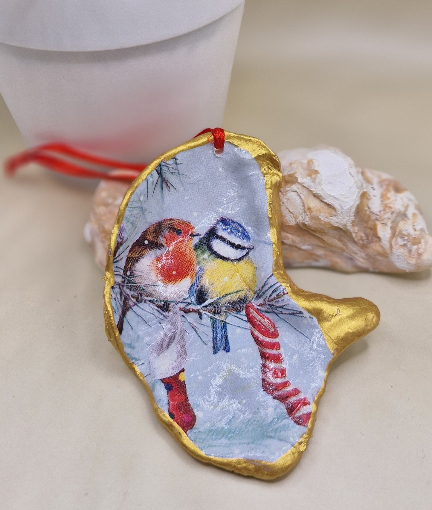BMO-078  Ornament Robin Blue Tit Stocking Oyster Shell