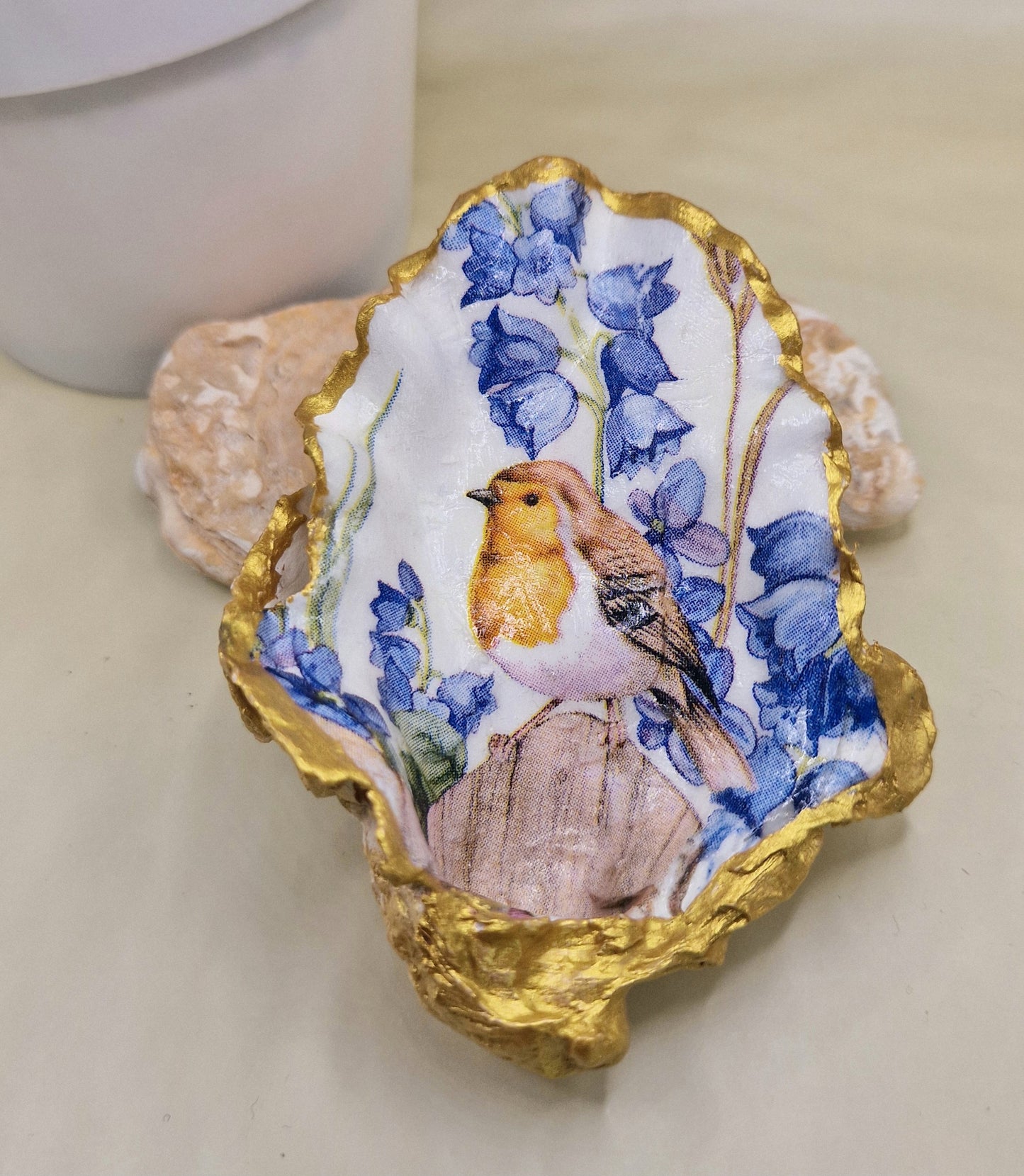 BMO-030  Bluebell Robin Oyster Shell Trinket Dish