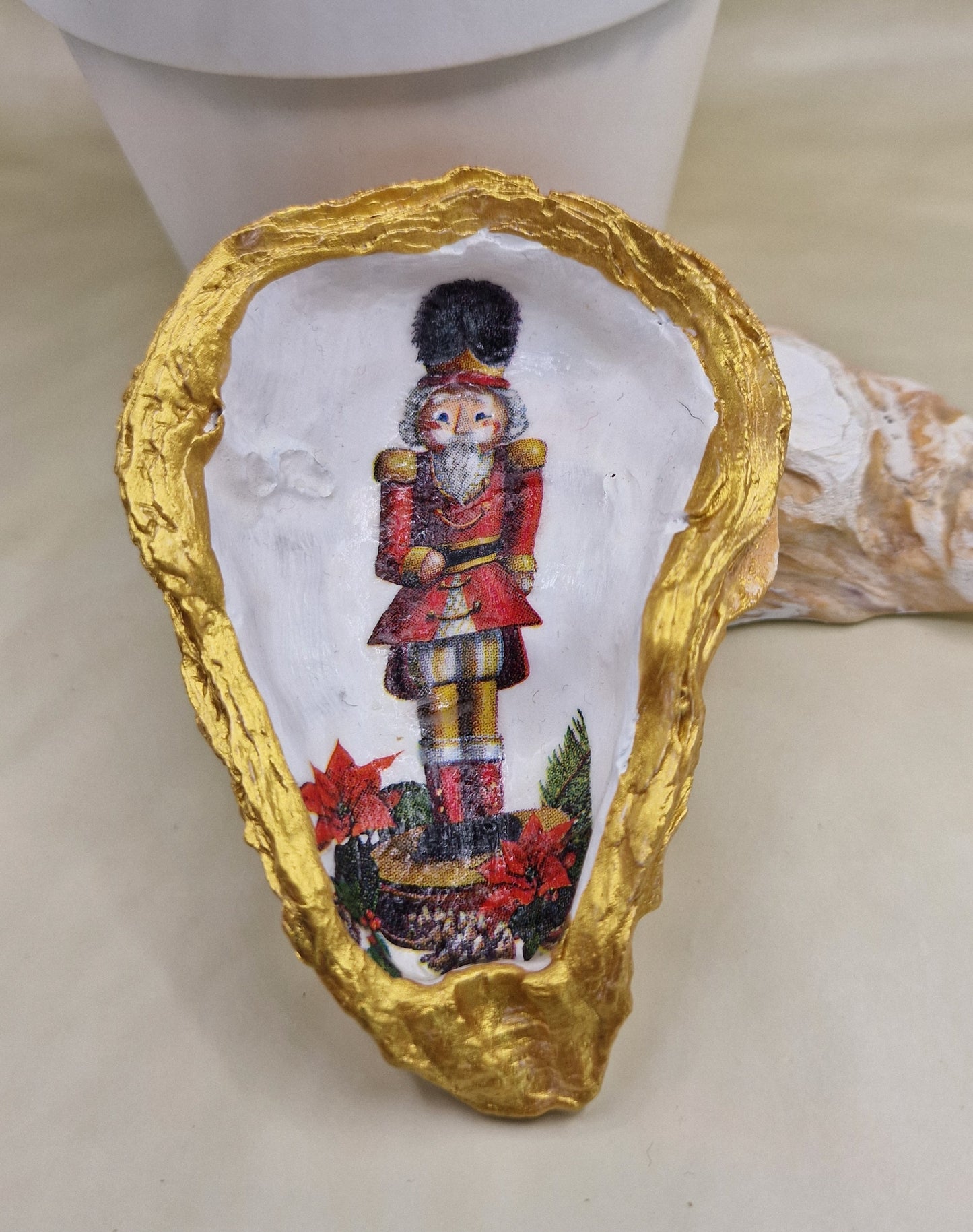 BMO-074  Red Nutcracker Xmas Oyster Shell Trinket Dish