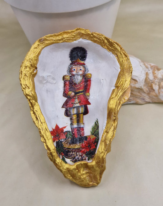 BMO-074  Red Nutcracker Xmas Oyster Shell Trinket Dish