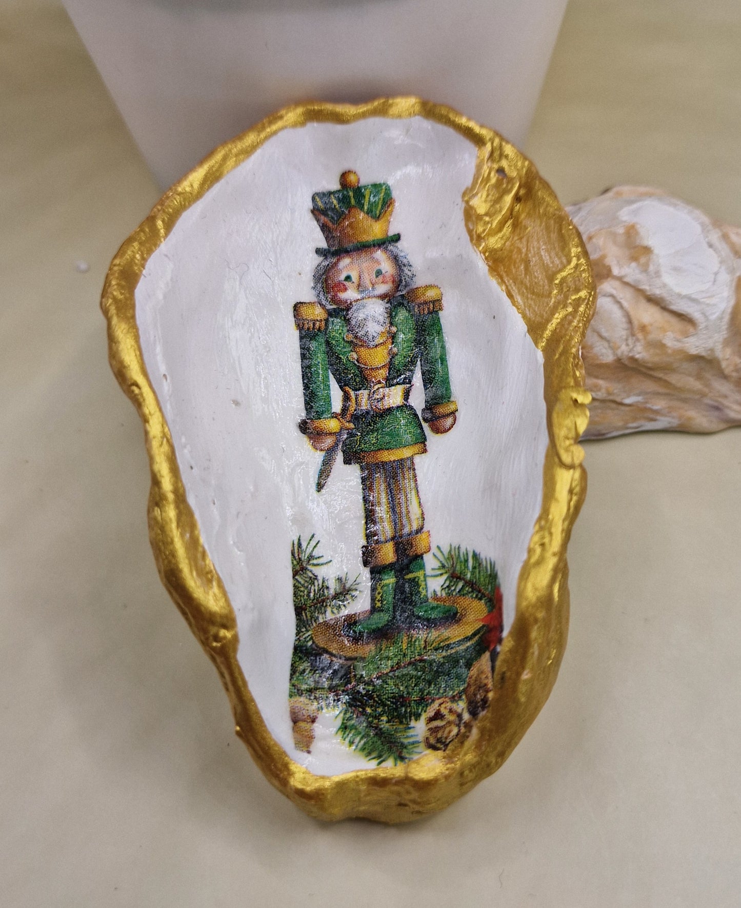 BMO-073  Green Nutcracker Xmas Oyster Shell Trinket Dish