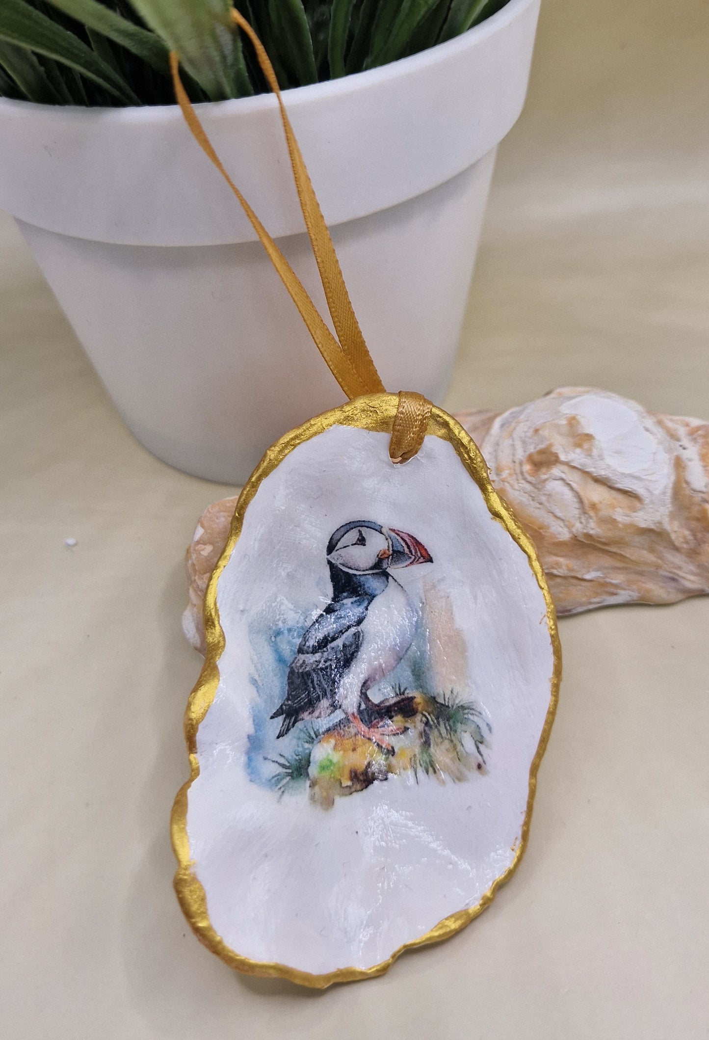 BMO-081  Puffin Ornament Shell Decoration Oyster Shell