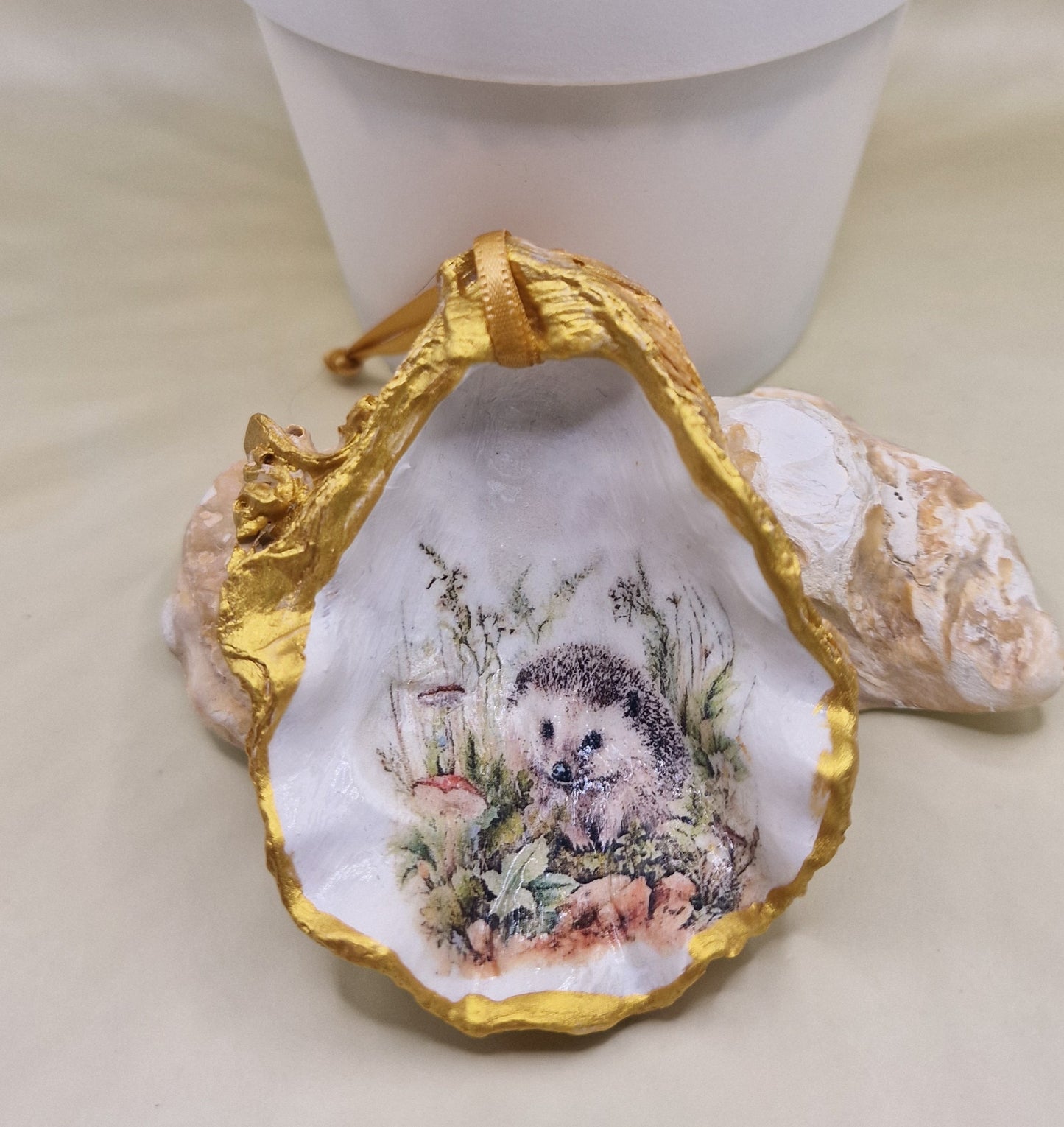 BMO-061  Hedgehog Oyster Shell Decoration Ornament