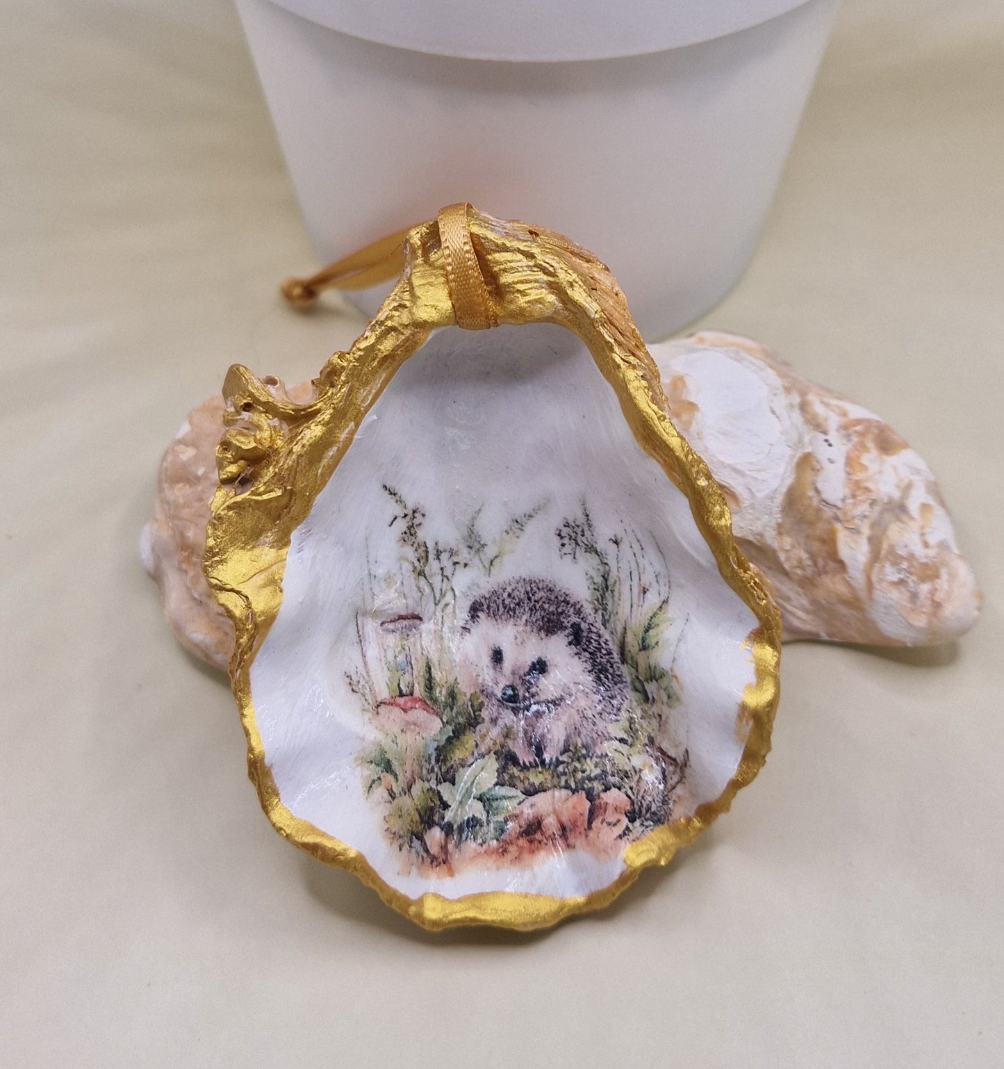 BMO-061  Hedgehog Oyster Shell Decoration Ornament