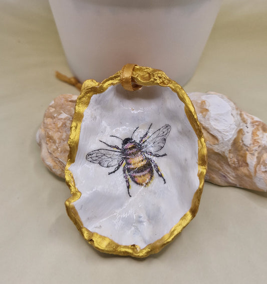BMO-067 Bumble Bee Detailed Oyster Shell Ornament Decoration