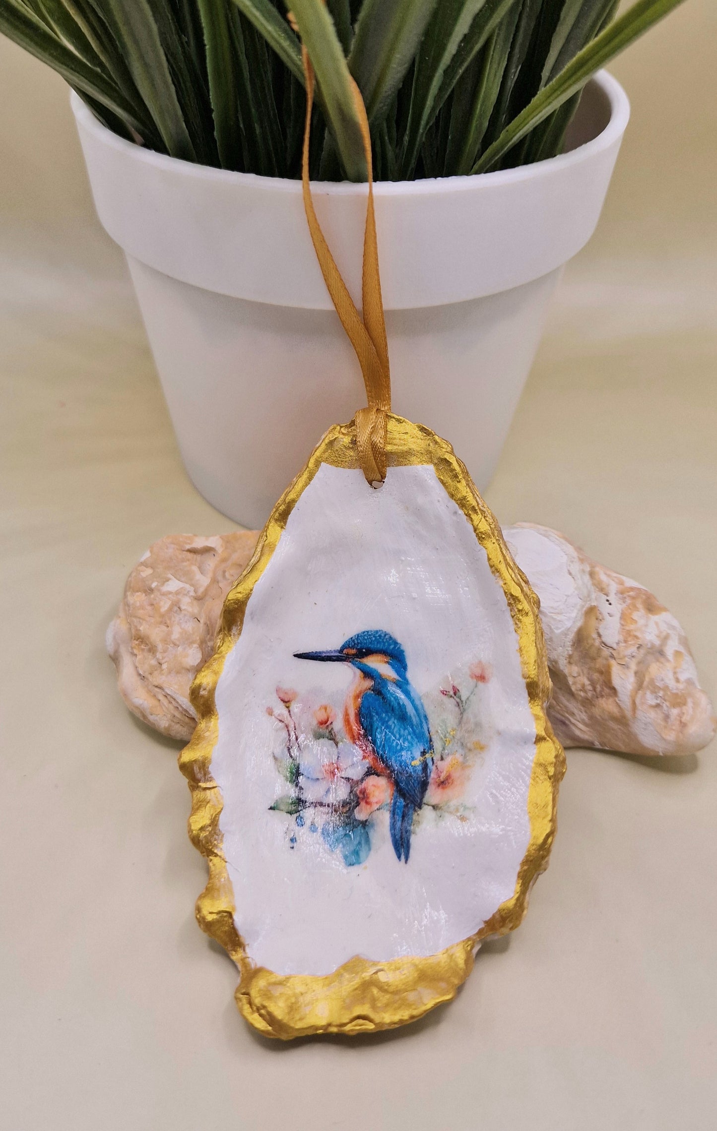 BMO-062  Kingfisher Oyster Shell Decoration Ornament