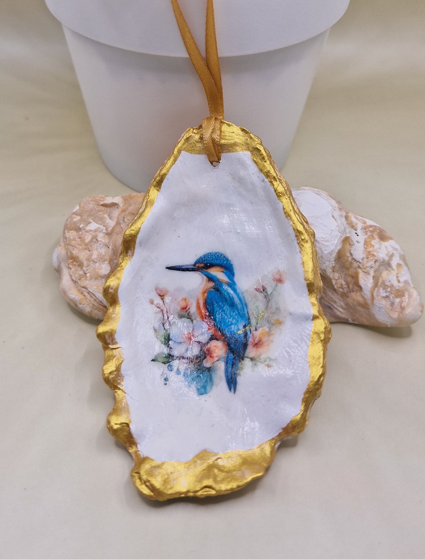 BMO-062  Kingfisher Oyster Shell Decoration Ornament