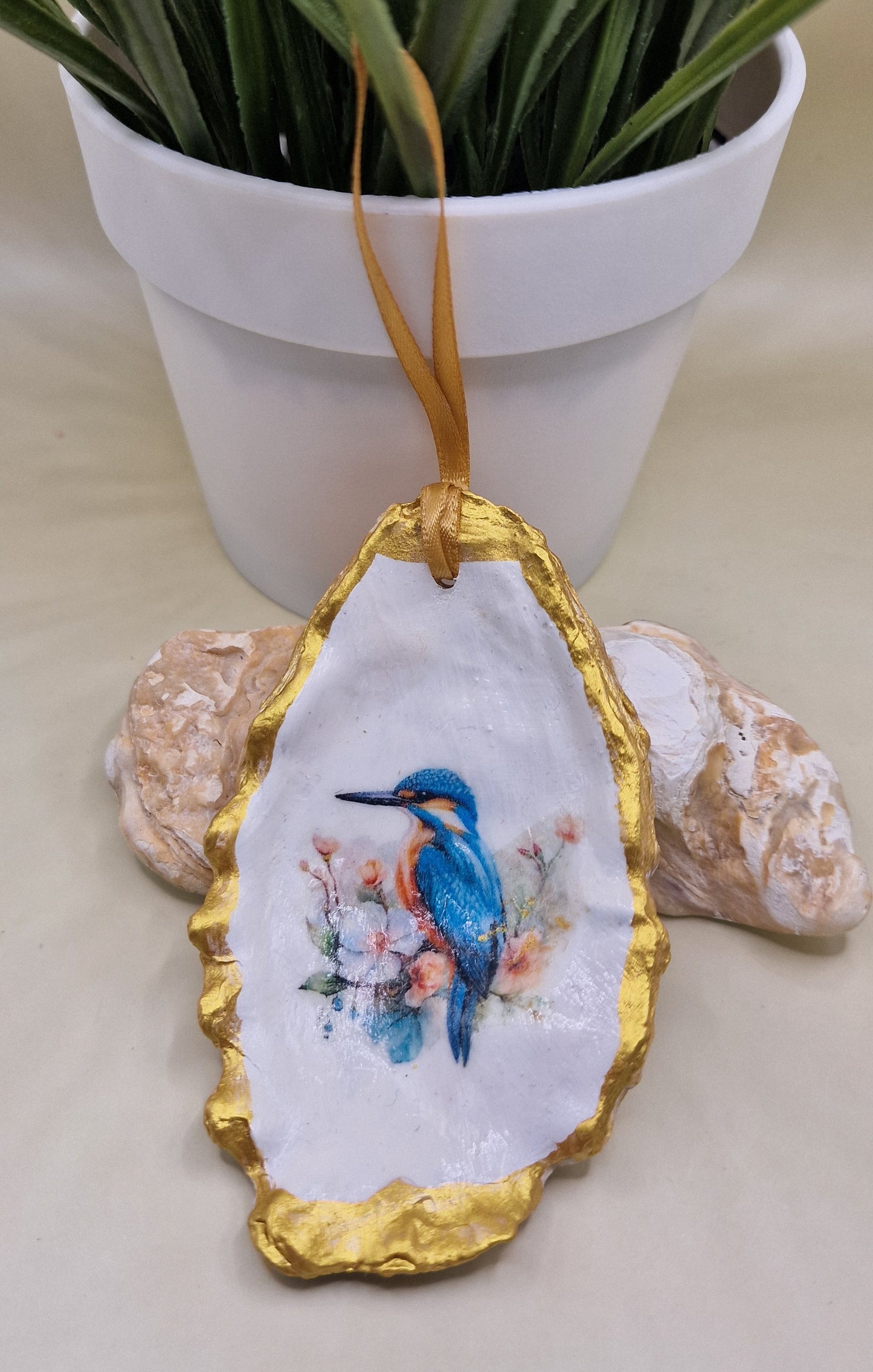 BMO-062  Kingfisher Oyster Shell Decoration Ornament