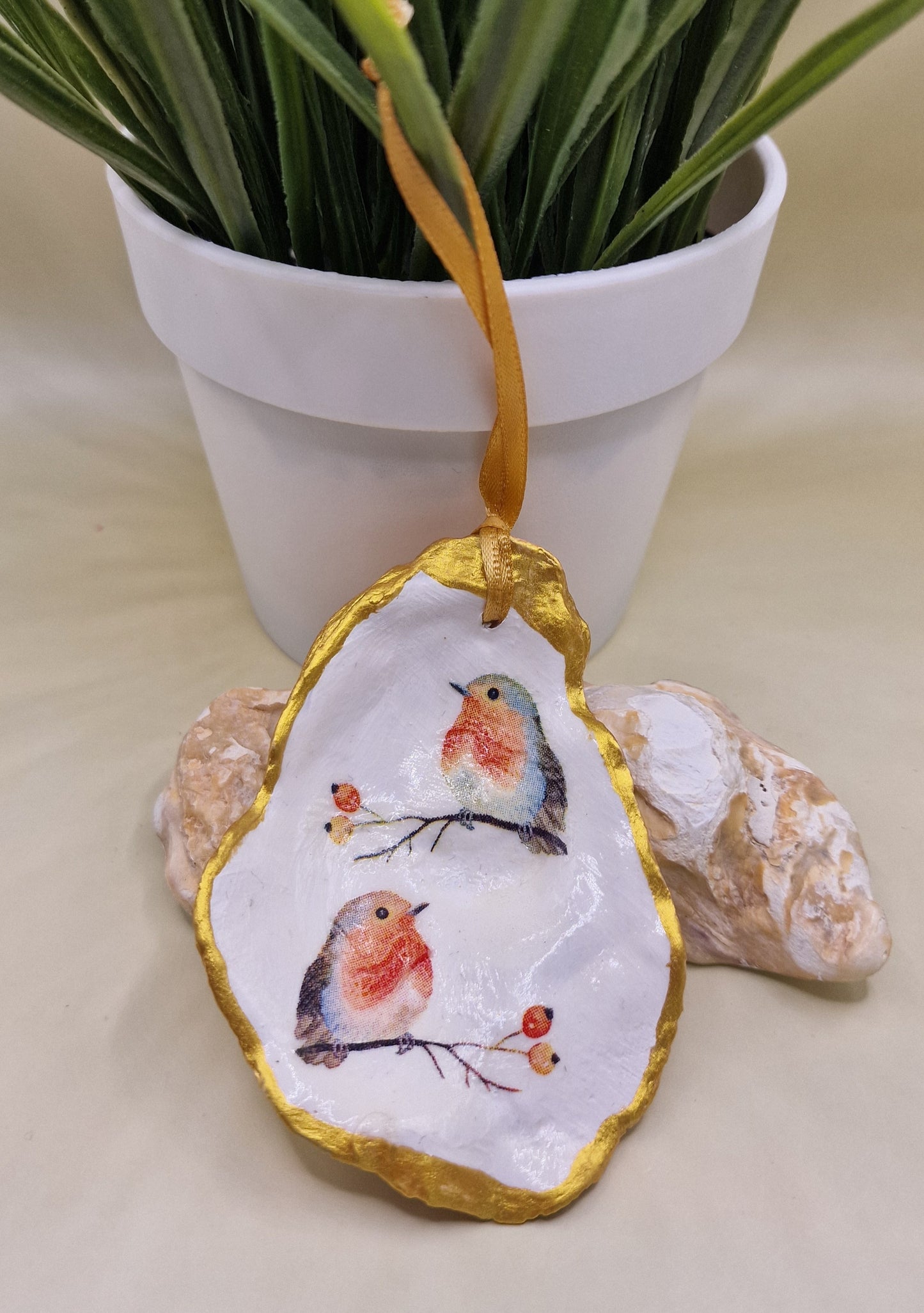 BMO-076  Robin Redbreast Duo Oyster Shell Decoration Ornament