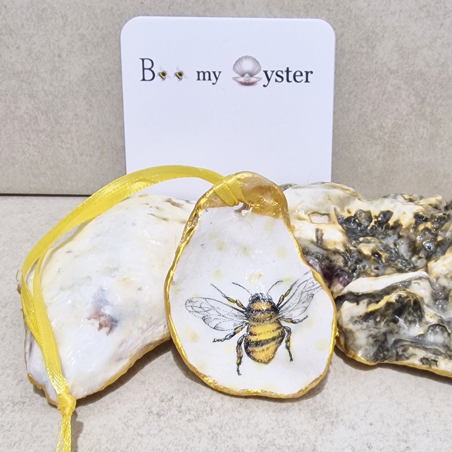 Bumble Bee Detailed Oyster Shell Ornament Decoration 6cm