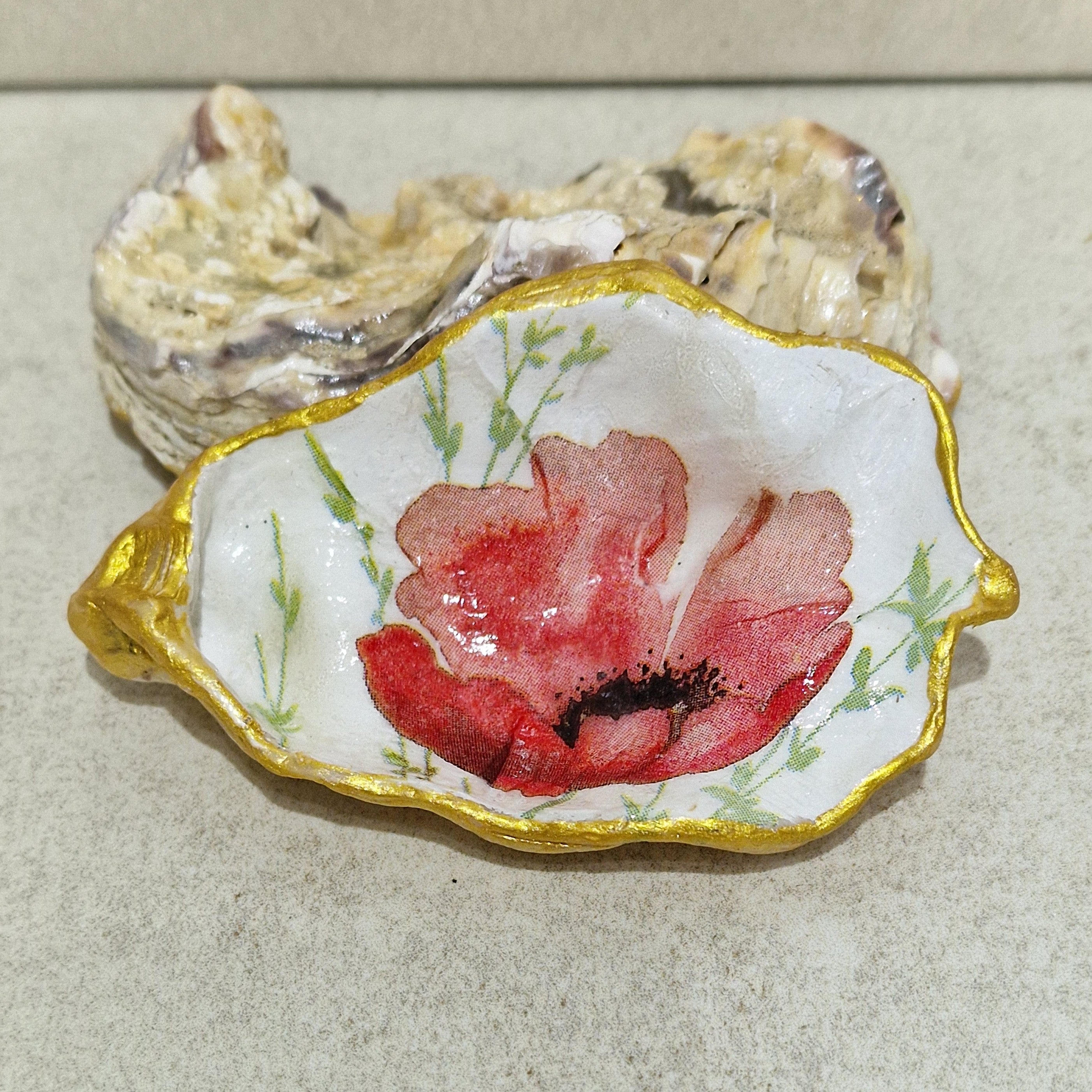 Poppy Shell BMO-002 - Poppies Poppy Flower Oyster Shell Trinket Dish – Bee my Oyster