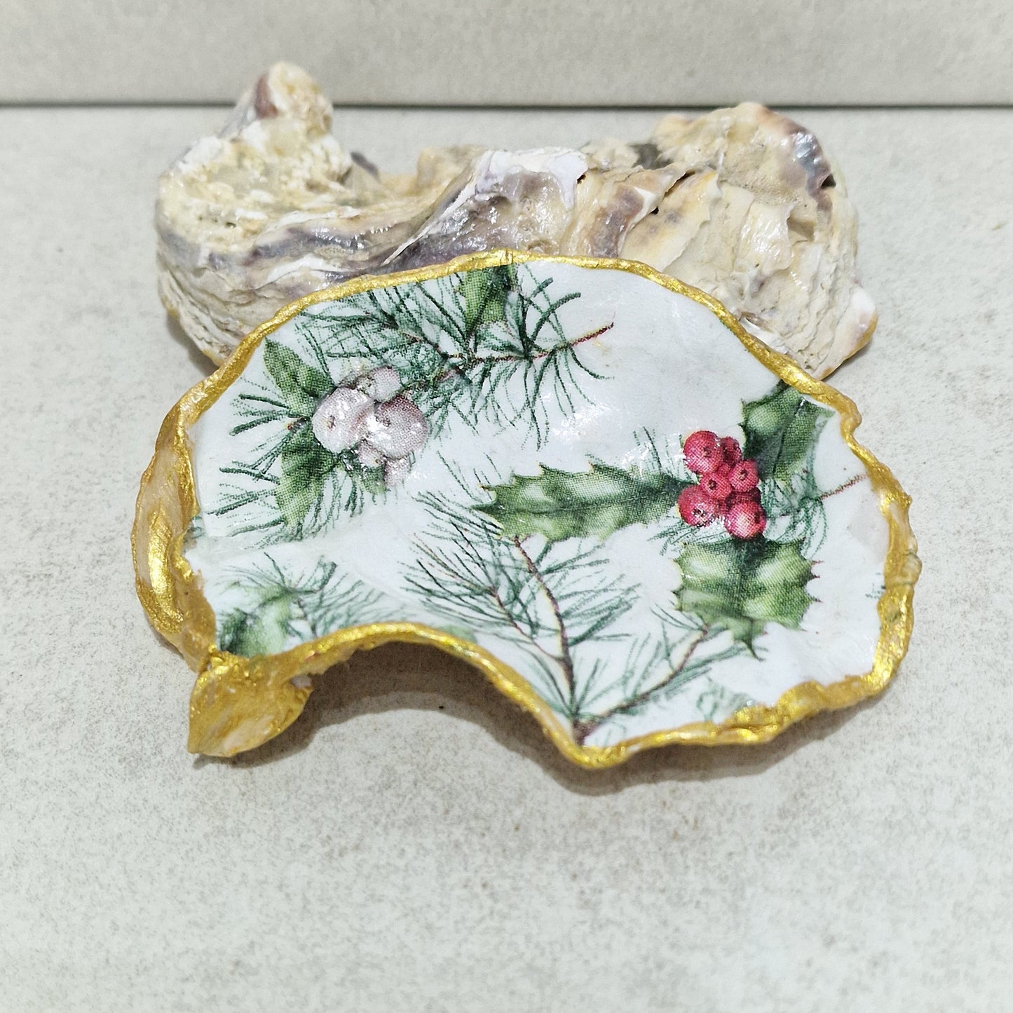 Christmas Holly Berry Oyster Shell Decorative Trinket Dish 8cm