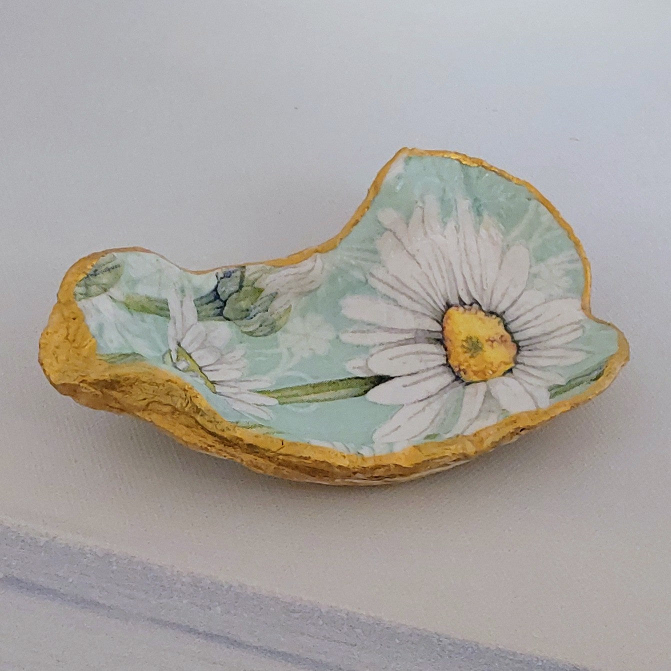 Daisy Flower Mint Special Oyster Shell Trinket Dish